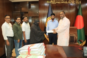 কর্মরত অবস্থায় মৃত দুই সিসিক কর্মীর পরিবার পেলো ১৬ লাখ টাকা অনুদান