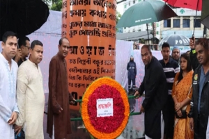 সিলেটে জুলাই শহিদ স্মৃতিস্তম্ভে পুষ্পস্তবক অর্পণ করলেন সিসিক প্রশাসক