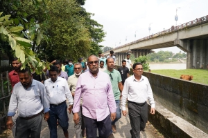 কদমতলী নদীতীর পরিদর্শনে সিসিক প্রশাসক, বর্জ্য না ফেলার নির্দেশ