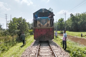 ইঞ্জিন বিকল : সিলেটের সঙ্গে সারা দেশের রেল যোগাযোগ বন্ধ