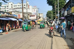 ফুটপাত দখল মুক্ত করতে নগরীতে ৭ জন ম্যাজিস্ট্রেটের নেতৃত্বে অভিযান