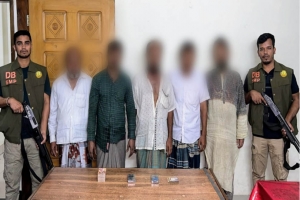 ডিবির অভিযানে ৫ জুয়াড়ি গ্রেফতার