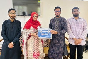 শাবিতে নারী শিক্ষার্থীদের হলে শিবিরের প্রাথমিক চিকিৎসা বক্স বিতরণ