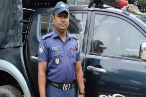 চেকপোস্ট ব্যারাক থেকে পুলিশ সদস্যের ঝুলন্ত মরদেহ উদ্ধার