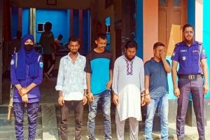 জৈন্তাপুর সীমান্তে অনুপ্রবেশকালে দালালসহ আটক ১৩