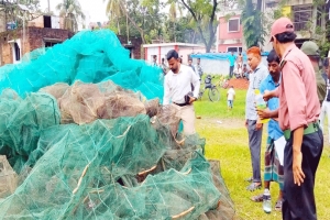 মাধবপুরে ৮ লাখ টাকার অবৈধ চায়না জাল পুড়িয়ে ধ্বংস