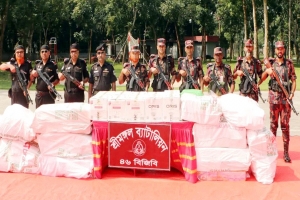 শ্রীমঙ্গলে ৩ কোটি টাকার ভারতীয় শাড়ি-কসমেটিকস আটক