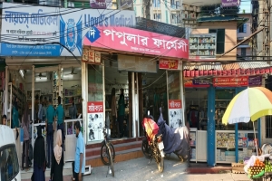 নগরীতে জেলা প্রশাসনের অভিযান, ৩ ফার্মেসিকে অর্ধলক্ষ টাকা জরিমানা