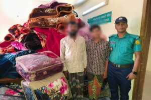 মুরাদপুরে পুলিশের অভিযানে ভারতীয় কম্বলসহ আটক ২