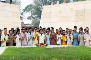 শহীদ জিয়া ও খালেদা জিয়ার মাজারে সিলেট জেলা-মহানগর যুবদলের শ্রদ্ধা