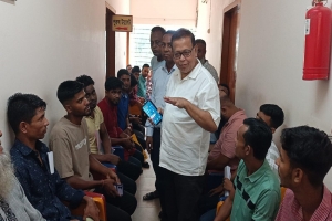 পাসপোর্ট অফিসের বিভিন্ন সেবা কার্যক্রম ঘুরে দেখলেন এমদাদ হোসেন চৌধুরী